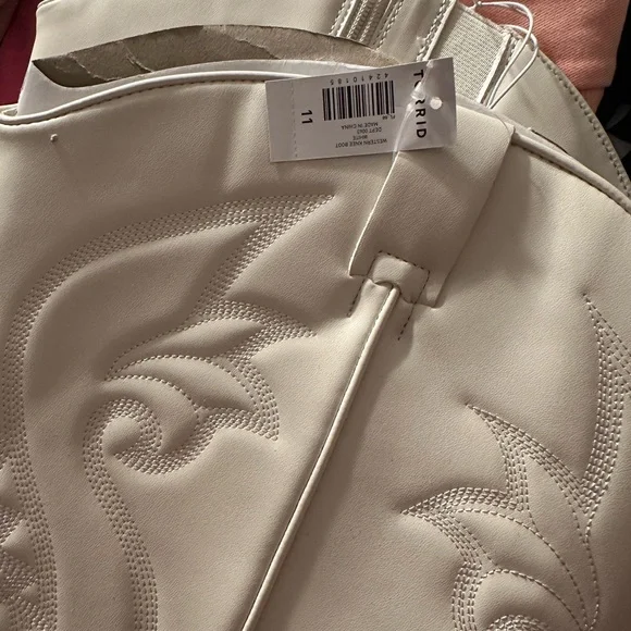 Torrid Cream Cowboy & Western Boots - Picture 3 of 3